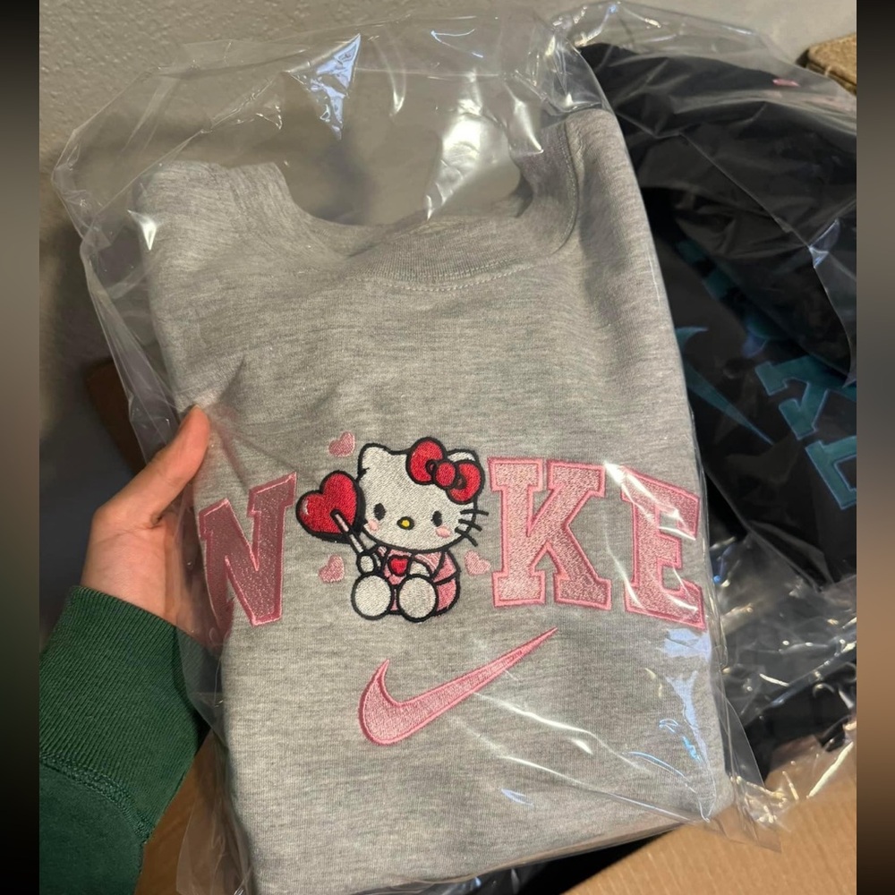 Hello kitty crewneck